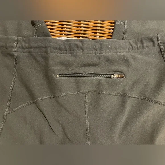 ⭐️3/$15⭐️Nike Charcoal Cropped Leggings - Picture 5 of 10